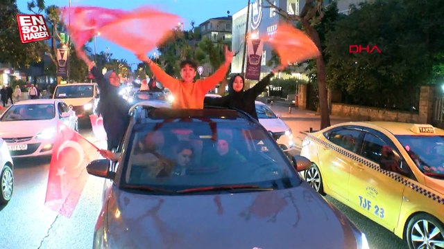 Kadıköy Bağdat Caddesi'nde zafer kutlaması