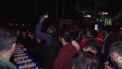 CHP önünde toplanan kalabalıktan ABB Başkanı Yavaş'a tepki