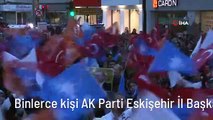 Binlerce kişi AK Parti Eskişehir İl Başkanlığı önünde zafer kutlaması yaptı