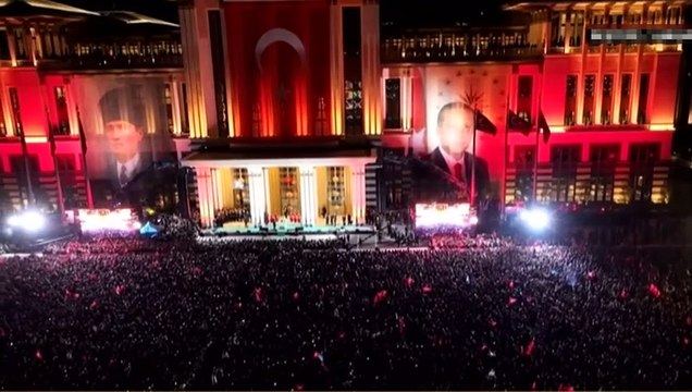 Son dakika: Cumhurbaşkanı Erdoğan, seçim zaferi sonrası balkon konuşması yaptı! Sığınmacı mesajı dikkat çekti