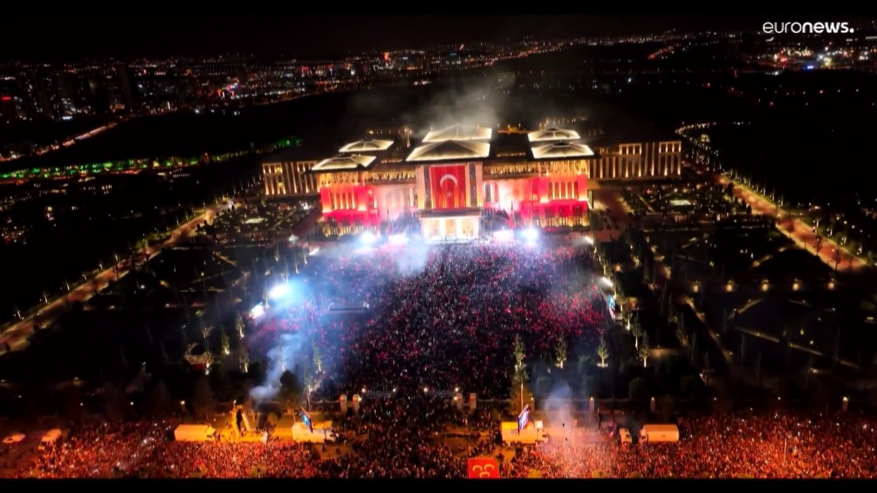 أردوغان يفوز بالانتخابات الرئاسية ويقول في خطاب النصر: "الوقت مناسب لنتوحد"