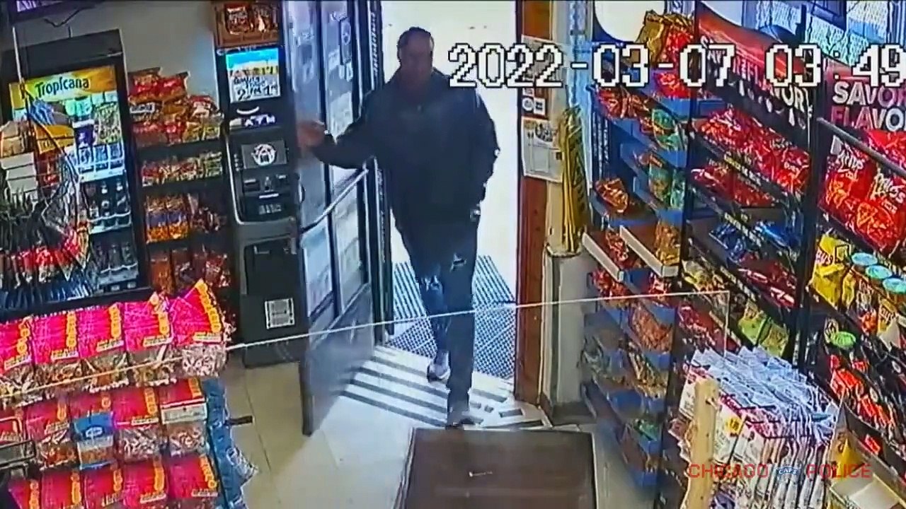 Video shows suspect fire shots at person in Chicago
