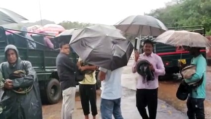 बारिश ने बिगाडा पर्यटकों का जायका