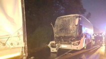 AKP’li seçmenleri taşıyan otobüs TIR’a çarptı: 22 yaralı
