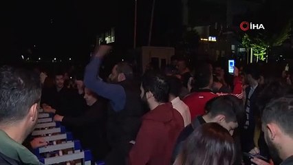 CHP önünde toplanan kalabalıktan ABB Başkanı Yavaş’a tepki