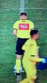 Cet arbitre a une envie pressante juste avant un match (Brésil)