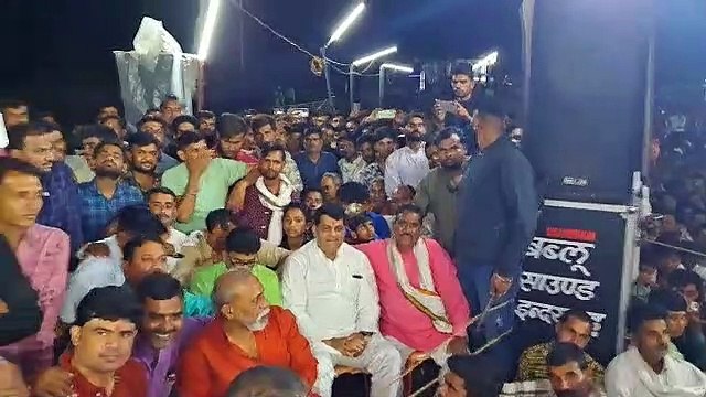 कलाकारों ने लोकगीतों की प्रस्तुती देते हुए बांधा समां