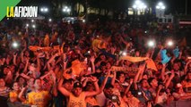 Tras victoria de Tigres ante Chivas, aficionados llegan a la Macroplaza para los festejos