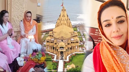 उनके जुड़वां बच्चों की भारत में मंदिर की पहली यात्रा