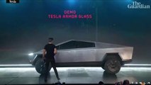 #VIDEO: Ventanas de 'vidrio blindado' en el nuevo Tesla Cybertruck destrozado durante la demostración