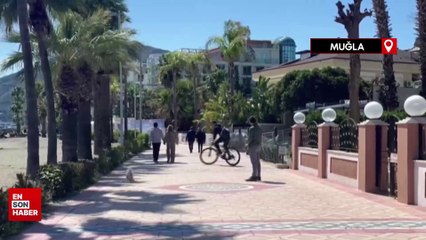 Marmarisliler güneşli bahar havasının keyfini çıkarıyor