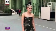 Celebridades asisten al mas reciente desfile de modas de Chanel