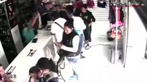 #CCTV: Ladronas mañosas se roban hasta los calzones de una tienda de lencería