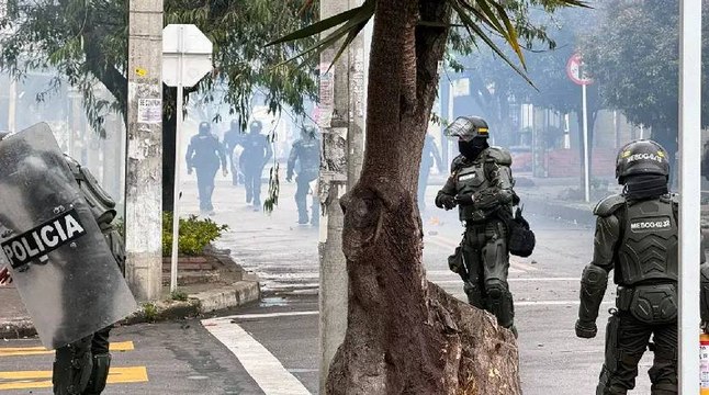 Manifestaciones frente a la Universidad Nacional complica movilidad sobre la calle 26 y 45