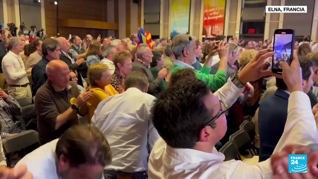 Seguidores de Carles Puigdemont reaccionan al anuncio de su candidatura a comicios catalanes