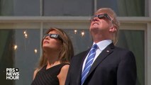 Donald Trump desde la casa blanca Mira el Eclipse solar
