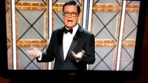 Reaccion de Anna Chlumsky tras la aparición de Sean Spicer en el escenario de los Emmy Awards 2017