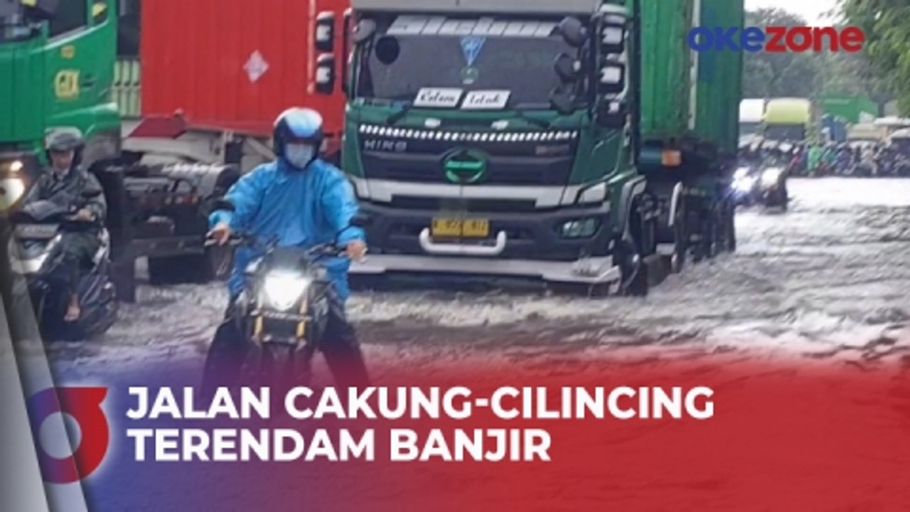 Imbas Banjir 30 Cm, Jalan Cakung-Cilincing Mace...