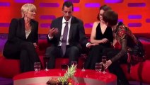 Duras criticas a Adam Sandler por tocar rodilla de Claire Foy en varias condiciones durante #GrahamNortonShow