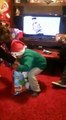 Niño recibe carbón para Navidad Y Mira su Increíble Reacción