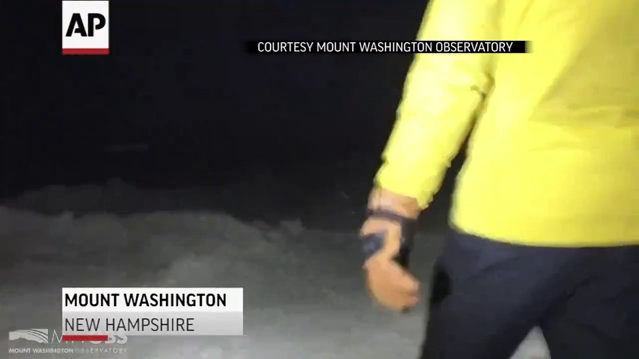 Boiling Water Turns to Snow in Record N.H. Cold Vídeo Dailymotion