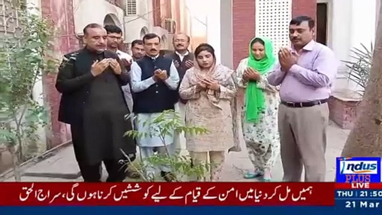 ڈویژنل ڈائریکٹر لوکل گورنمنٹ ظہور حسین بھٹا نے لوکل گورنمنٹ افس  میں پودا لگایا