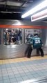 #VIRAL: Sufre accidente en el subway al celebrar victoria de las Águilas de Filadelfia