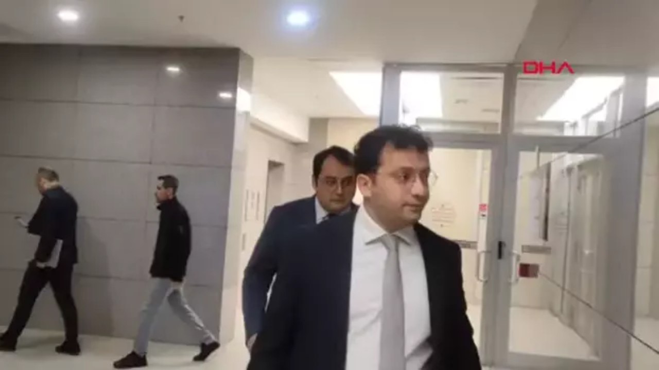 "Para sayma" soruşturması: Şişli Belediye Başkan Yardımcısı Onur Öksel, ifade vermek üzere adliyeye geldi