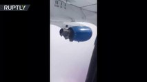 Pasajeros ven cómo se deshace el motor de un avión en pleno vuelo