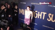 Bella Thorne mostro un poco de bello axilar durante su arribo a la premiere de la pelicula Midnight Sun