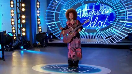 Descargar video: American Idol 2018 - Amalia Watty Auditions for American Idol with Bob Dylan Tune