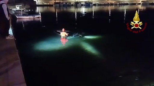 Auto finisce in mare a Isola delle Femmine