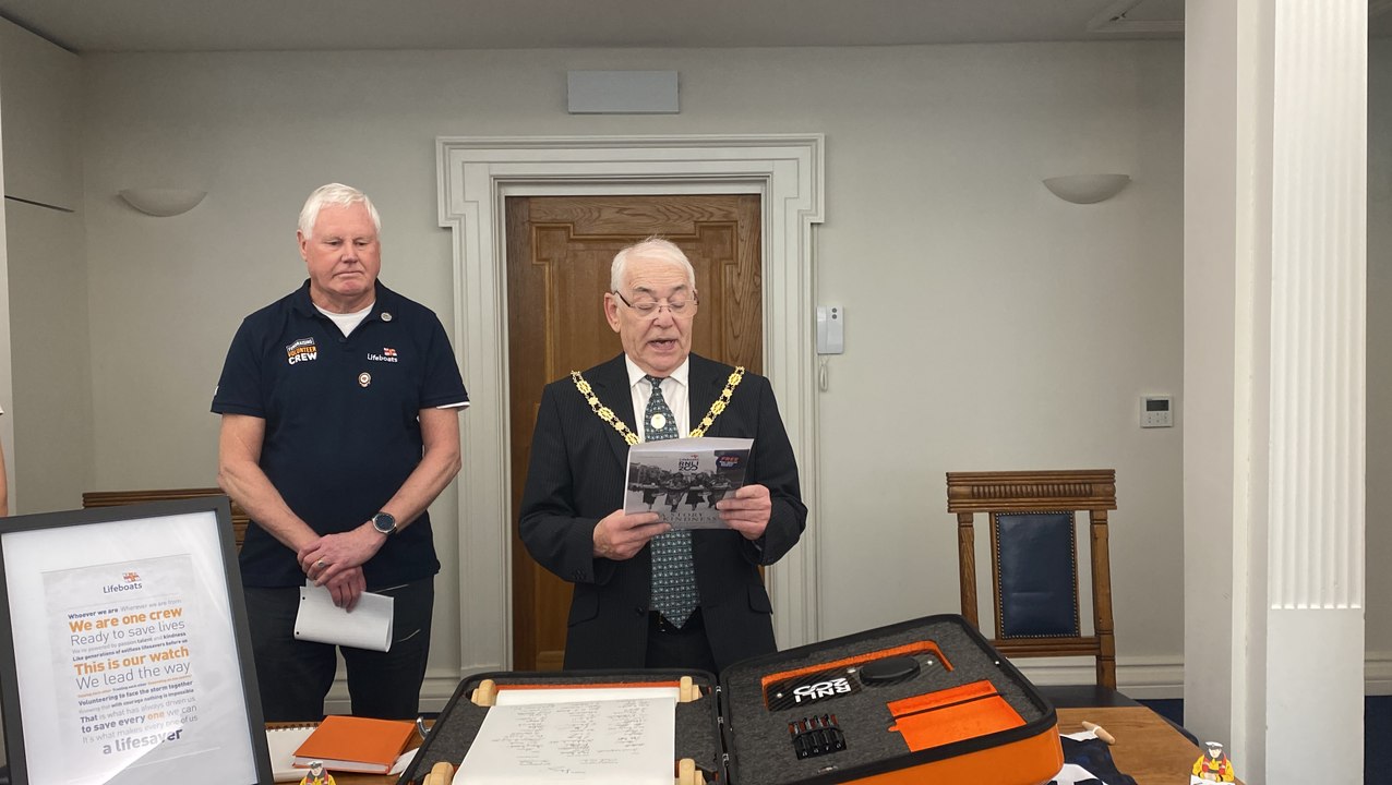 Farnham Mayor makes speech before RNLI 200 year anniversary scroll signing