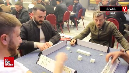 Tek başına oynadığı okeyle gündem olmuştu, artık hiç yalnız kalmıyor