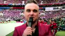 Robbie Williams causa polemica por esto en Rusia