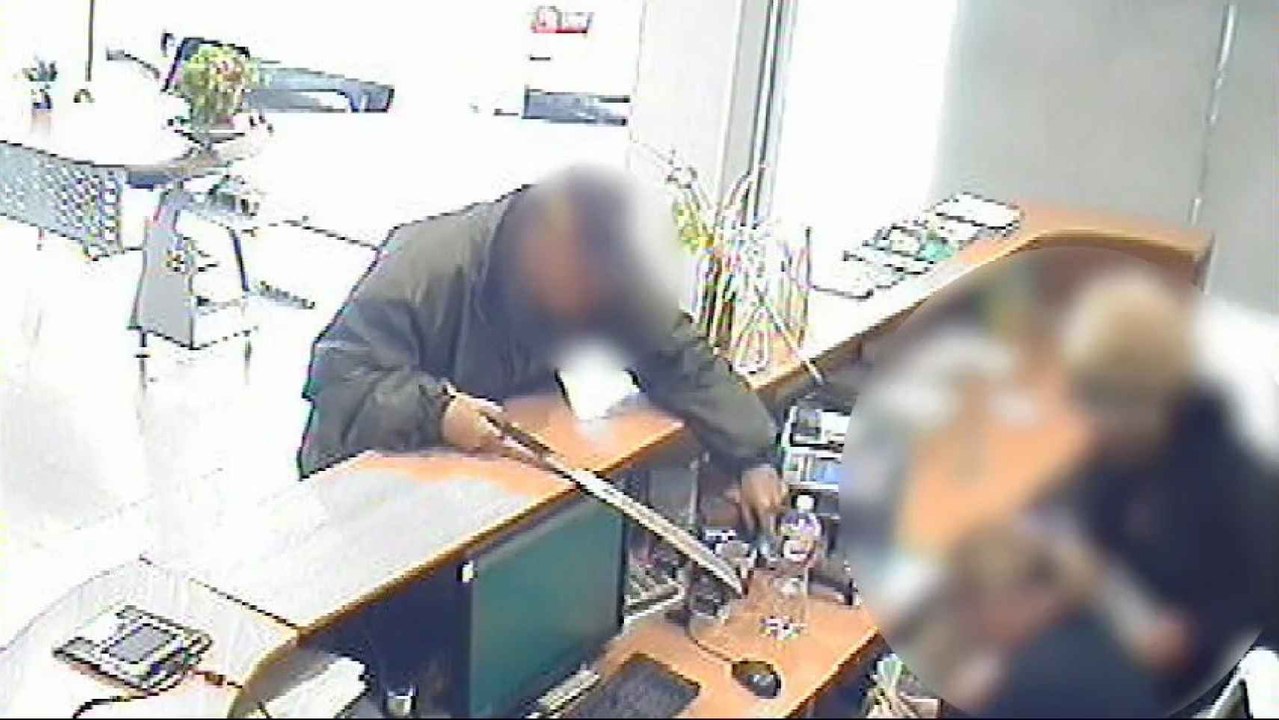 Roban dos bancos en Toledo con una catana