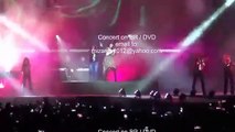 Laura Pausini es golpeada en el rostro por fan en pleno concierto