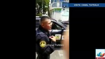 Policias de la CDMX tiran al suelo merengues de vendedor y lo hacen llorar