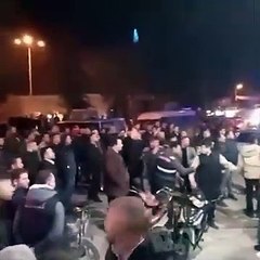 izmir-odemiste-akpliler-akplileri-mahalleye-sokmadi-sandalyeler-havada-ucustu-tarz