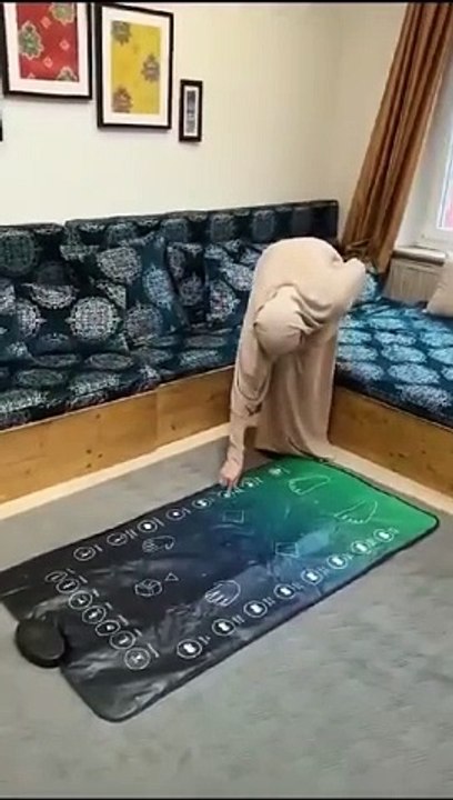 امام بن کر نماز پڑھانے والا جائے نماز