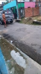 Preso foge algemado de viatura da PM