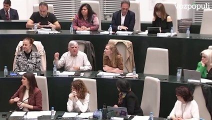 Zasca de Almeida al concejal de Más Madrid que tiene 6 viviendas tras llamarle sinvergüenza