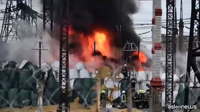 Ucraina, in fiamme le infrastrutture energetiche di Kharkiv