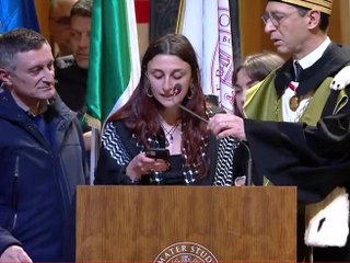 Il rettore di Bologna toglie il microfono alla studentessa pro Gaza