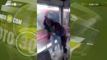 Ciudadano se fue a los golpes con ladrón que intentaba llevarse las láminas del techo de TransMilenio