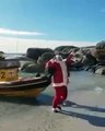 Santa  Claus  llegando a la playa