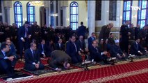 الرئيس السيسي يؤدي صلاة الجمعة في مسجد المشير بمناسبة ذكرى العاشر من رمضان