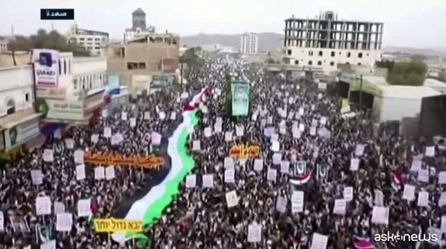 Migliaia di sostenitori Houthi manifestano nel nord-ovest dello Yemen
