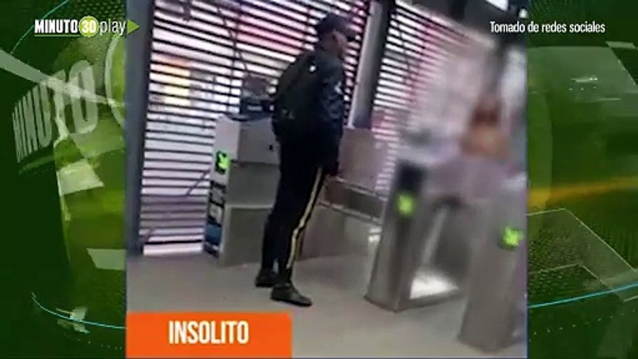 Mujer se desnudó en Transmilenio