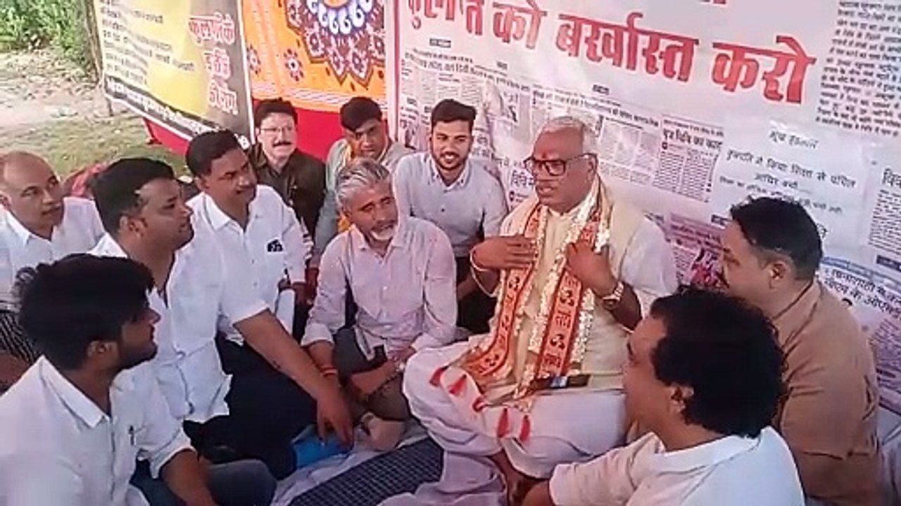 राहुल गांधी और अरविंद केजरीवाल...मौसेरे भाई